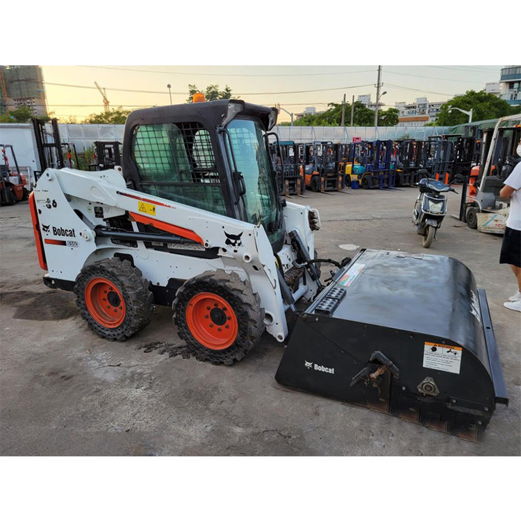 BOBCAT S550 skid steer loader